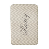 Tapis De Bain Lin rustique Beige et Taupe Chevron Monogramme (Devant (Vertical))