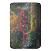 Tapis De Bain Maison de campagne avec vignes rouges Couvrant la  (devant Vertical)