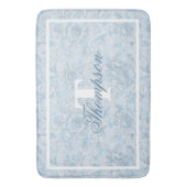 Tapis De Bain Maison Française Dusty Blue Floral Monogramme (devant Vertical)