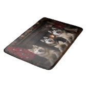 Tapis De Bain Malamute en Alaska près de la cheminée Noël (Angle)