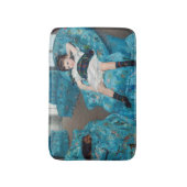 Tapis De Bain Mary Cassatt - Petite fille dans un fauteuil bleu (Devant (Vertical))