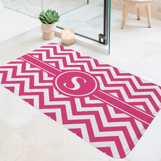 Tapis De Bain Monogramme Chevron Rose Chaud Et Blanc