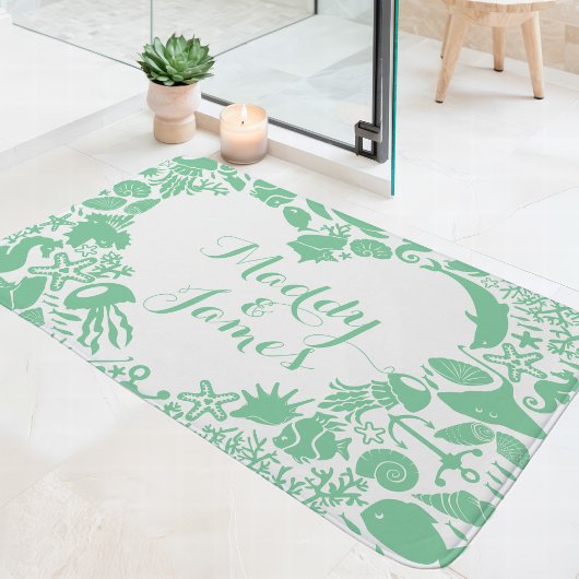 Tapis De Bain Monogramme de cœur de couples de créatures de la m