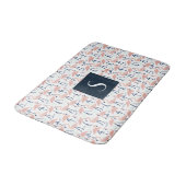 Tapis De Bain Monogramme Flamant rose rose moderne (Angle)
