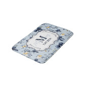Tapis De Bain Monogramme floral personnalisé avec un ruban bleu (Angle)