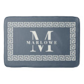 Tapis De Bain Monogramme moderne élégant Dusty bleu clé grecque (Devant)