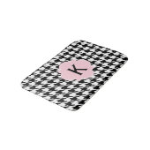 Tapis De Bain Monogramme Noir, Blanc et Pastel Rose Houndstooth (Angle)