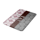 Tapis De Bain Monogramme tendance Bourgogne et gris Damas (Angle)
