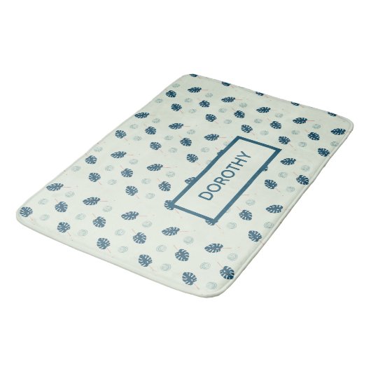 Tapis De Bain Monstère tropicale monogramme feuille sur bleu (Angle)