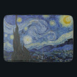 Tapis De Bain Nuit Van Gogh Starry<br><div class="desc">Starry Night de Vincent Van Gogh, huile sur toile, 1889, est une peinture de paysage d'un vaste tourbillon d'étoiles brillantes sur un paysage de ville lointaine et de collines ondulantes, avec un seul cyprès au premier plan comme une flamme verte foncée. Van Gogh a peint son chef-d'oeuvre étoilé non pas...</div>