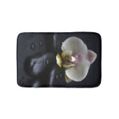 Tapis De Bain Orchidée Blanche Sur Pierres Noires (Devant)