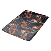 Tapis De Bain Pandas rouges dans les arbres (Angle)