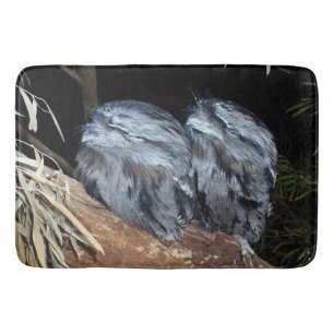 Tapis De Bain "Perche rêveuse : Chouette Tawny Sleepy"
