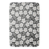 Tapis De Bain Perles blanches dans des fleurs sur fond noir (devant Vertical)