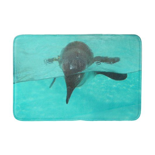 Tapis De Bain Pingouin plongée dans l'eau bleue sur un tapis de (Devant)