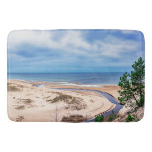 Tapis De Bain Plage de sable blanc près de la mer Baltique en Le