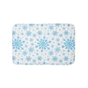 Tapis De Bain Pretty Blue Christmas Snowflakes sur Winter White
