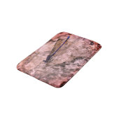 Tapis De Bain Purple Damselfly Sur Quartz Rock Gros plan (Angle)