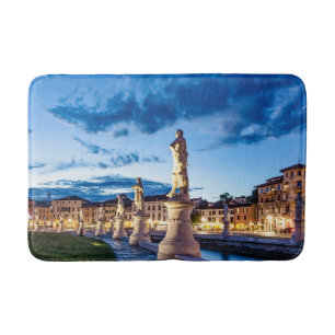 Tapis De Bain Rangée de statues illuminées à Padova
