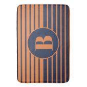 Tapis de bain rayé bleu marine Orange Monogramme (devant Vertical)