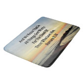 TAPIS DE BAIN ROMAINS DU SOLEIL 8:28 SCRIPTURE VERSE (Angle)