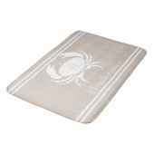 Tapis De Bain Sable Nautique Taupe Crabe Blanc Monogramme Nom S (Angle)