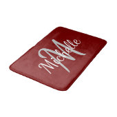 Tapis De Bain Simple typographie grasse rouge foncé & monogramme (Angle)