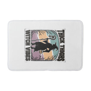 Tapis De Bain Thick Thighs Witch Vibes Vintage Halloween Tee_1