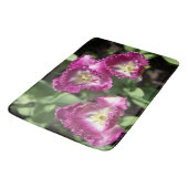 Tapis De Bain Tulipes mignonnes pourpres dans le jardin (Angle)