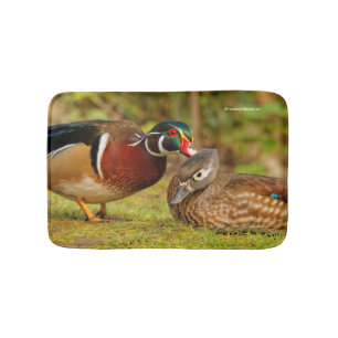 Tapis De Bain Un Beau Moment De Touchage Entre Canards En Bois