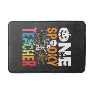 Tapis De Bain Un design Halloween d'enseignant effrayant_1