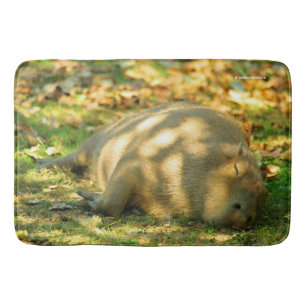 Tapis De Bain Un mignon rêve de Capybara dans le soleil d'été