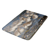 Tapis De Bain Un troupeau de Dunlins et Sanderlings à la plage (Angle)
