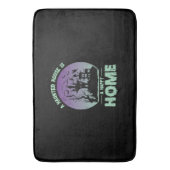 Tapis De Bain Une maison hantée est une maison heureuse (devant Vertical)