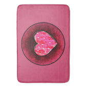 Tapis De Bain Une mignonne main tiré coeur rose sur une texture  (devant Vertical)