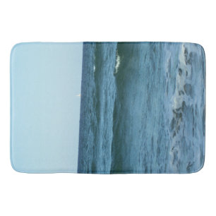 Tapis De Bain Vagues bleues coulant doucement vers le rivage