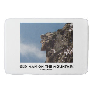 Tapis De Bain Vieux Homme Sur L'Illusion Optique De Montagne