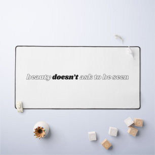 Tapis de bureau Beauty Doesn't Ask