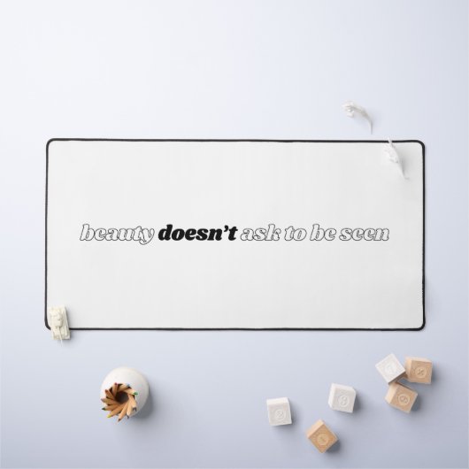 Tapis de bureau Beauty Doesn't Ask (Tableau pour enfants)