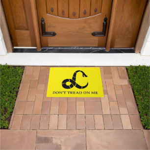 tapis de sol avec logo de serpent jaune 'Ne me mar