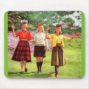 Tapis De Souris 1960 teenage girls with books on their heads