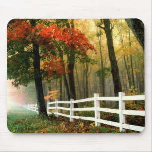 Tapis de souris à feuilles d'automne et arbres à c