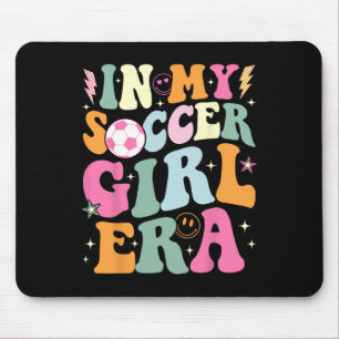 Tapis De Souris À l'ère de ma fille footballeuse Rétro Groovy Fill