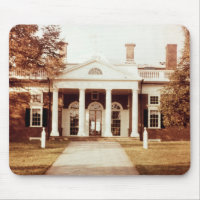 À l'est avant de Monticello