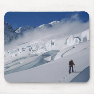 Tapis De Souris Alpiniste sur le glacier Tasman dans le mont