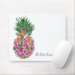 Tapis De Souris Aquarelle d'ananas tropical personnalisé<br><div class="desc">Souris d'aquarelle à ananas tropical personnalisé avec un ananas fait entièrement à partir de fleurs tropicales comme l'hibiscus,  l'oiseau du paradis,  la plumeria,  le jasmin,  avec des feuilles de bananes et de palmiers. Facile d'ajouter vos initiales ou nom de monogramme pour un beau produit.</div>