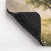 Tapis De Souris Arbre vert dans la brume de la prairie (Coin)