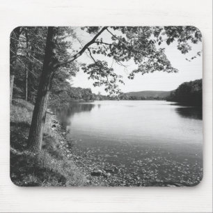 Tapis De Souris Arbres par la rivière B&W