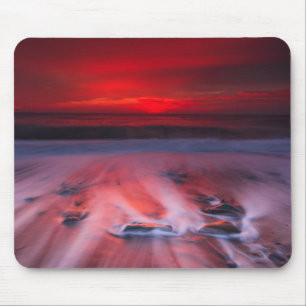 Tapis De Souris Aube au-dessus de la mer orageuse