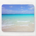 Tapis De Souris Azure Blue Caribbean Tropical Beach<br><div class="desc">Une plage de sable blanc avec des vagues douces et une vue imprenable sur l'océan avec des eaux turquoise et cristallines. Un ciel bleu vif et des nuages doux et moelleux surplombent cet endroit de vacances aux caraïbes tropicales. Tranquille et isolée,  l'endroit idéal pour se détendre et se détendre.</div>